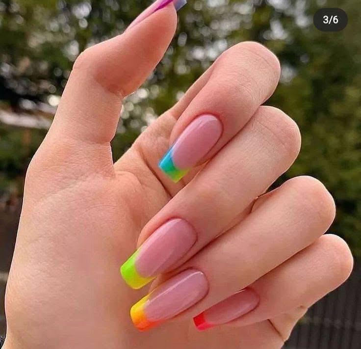 Rainbow-French Nails: Für alle, die es bunt und kreativ lieben
