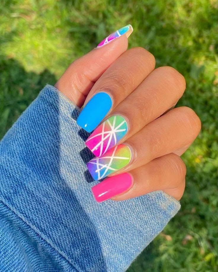 Pastellfarbene Nageldesigns für einen sanften und eleganten Look