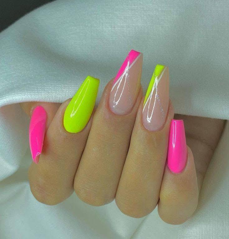Mit Neon-French Nails dem Sommer Energie verleihen!