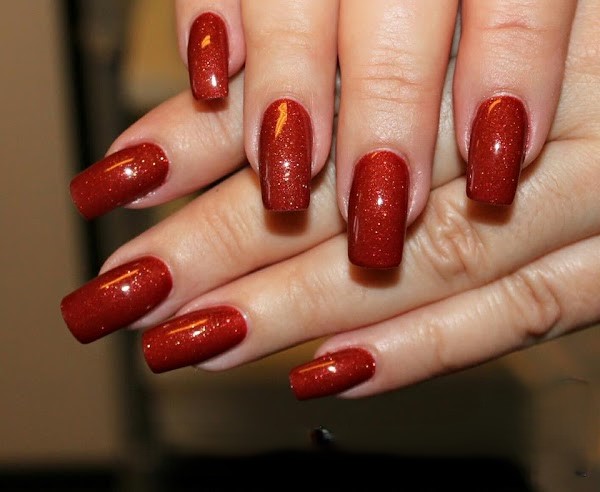 Glitzer rote Nägel in Square-Form mit intensivem Sparkle-Effekt